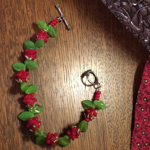 Vintage Hand Blown Glass Roses Bracelet - Picture 4 of 7